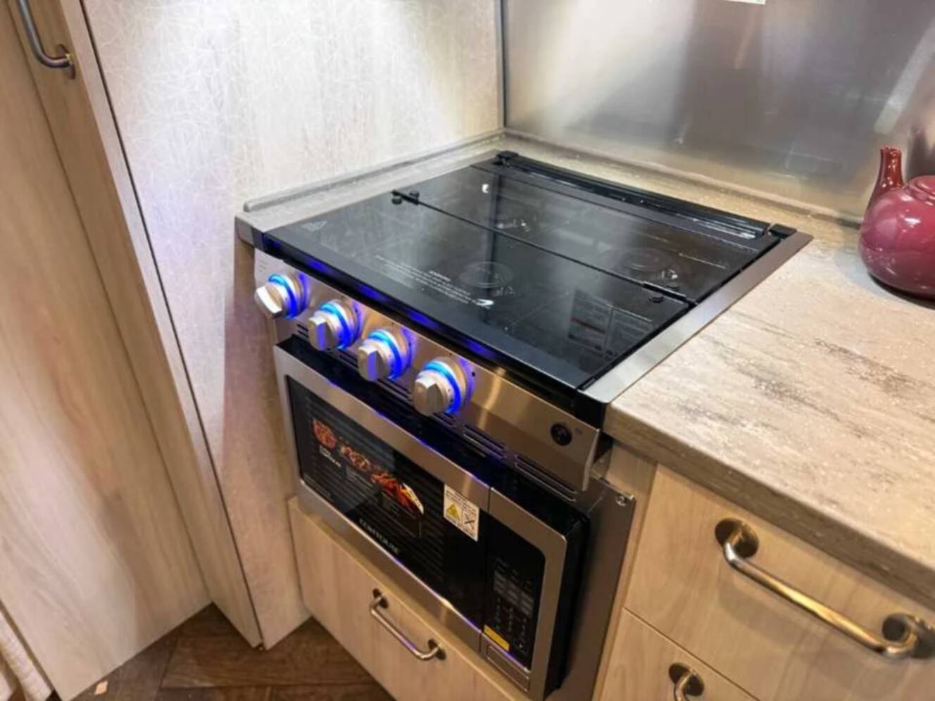 A photo of this 2027 Airstream INTERNATIONAL 25FBT