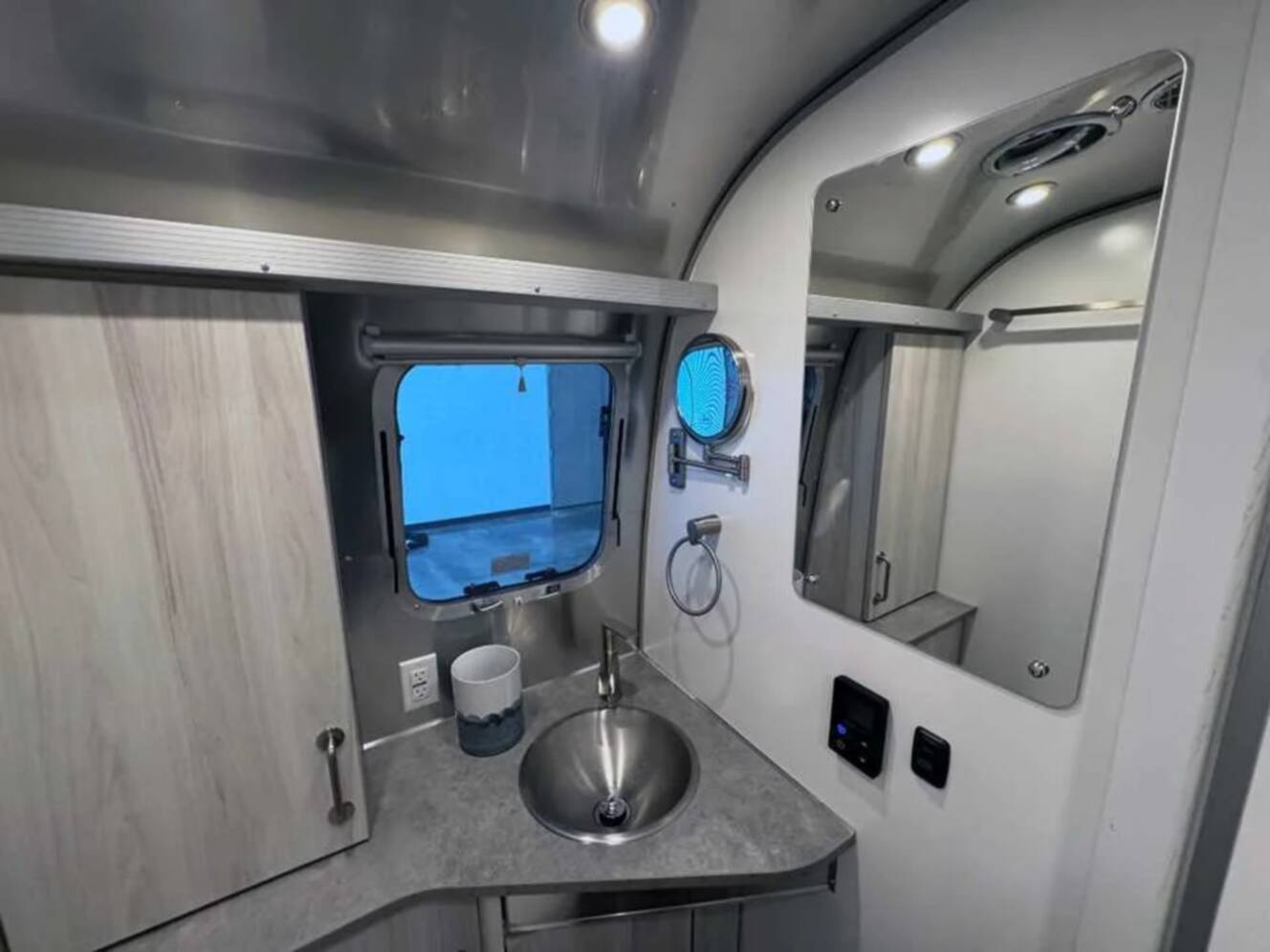 A photo of this 2027 Airstream INTERNATIONAL 25FBT