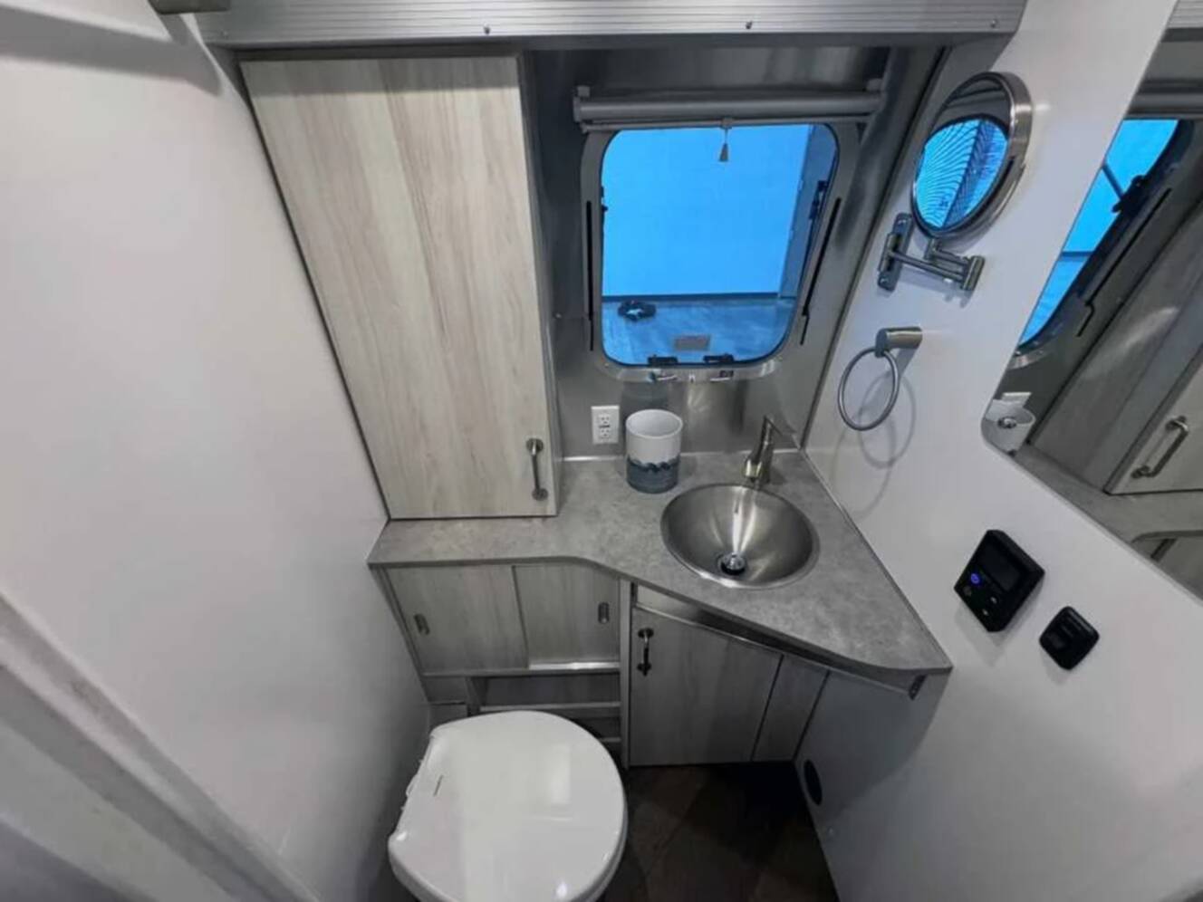 A photo of this 2027 Airstream INTERNATIONAL 25FBT