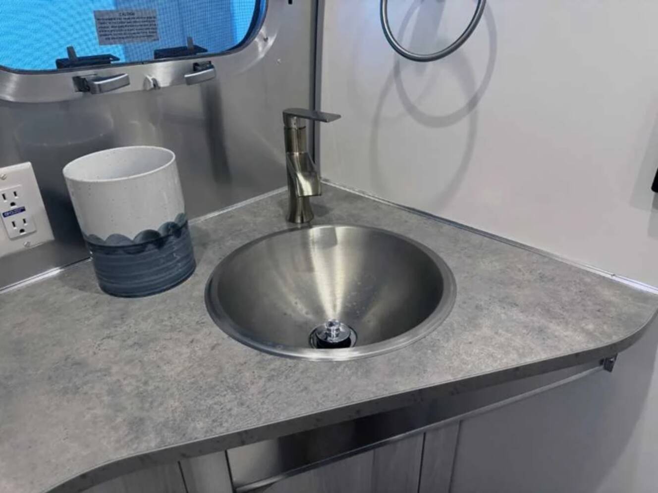 A photo of this 2027 Airstream INTERNATIONAL 25FBT