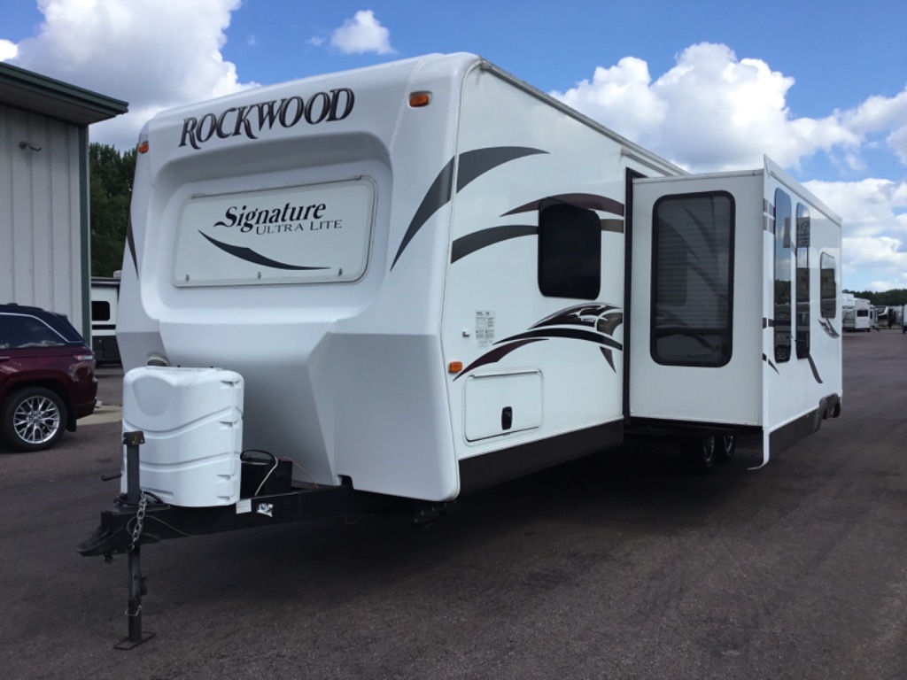2015 Forest River Rv Rockwood Signature Ultra Lite 8311SS in new ulm MN