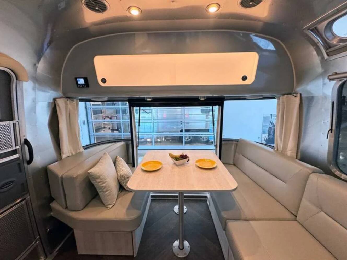 A photo of this 2027 Airstream INTERNATIONAL 25FBT