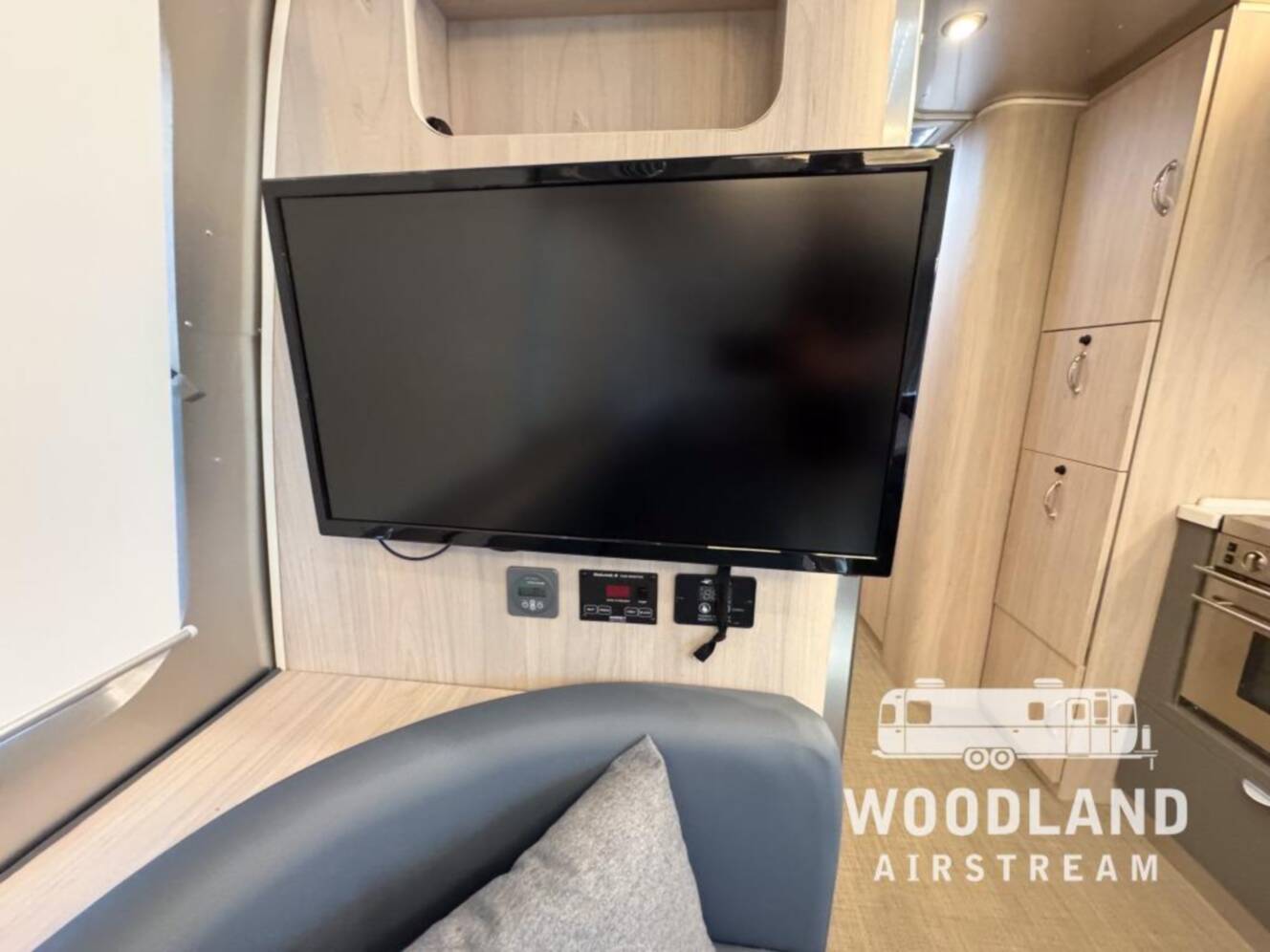 A photo of this 2023 Airstream Globetrotter 27FB Twin