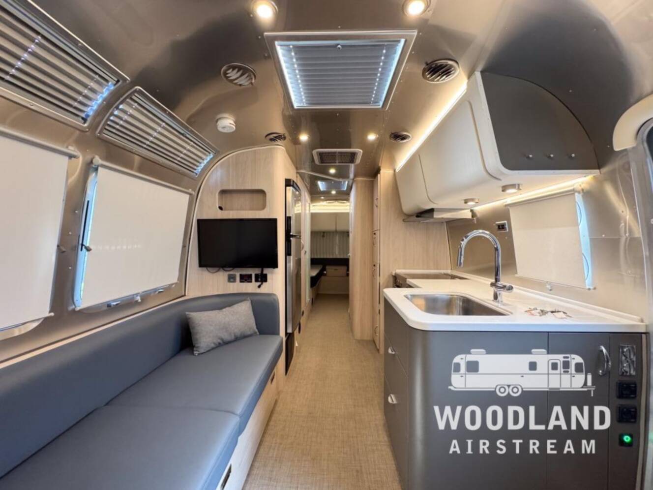 A photo of this 2023 Airstream Globetrotter 27FB Twin