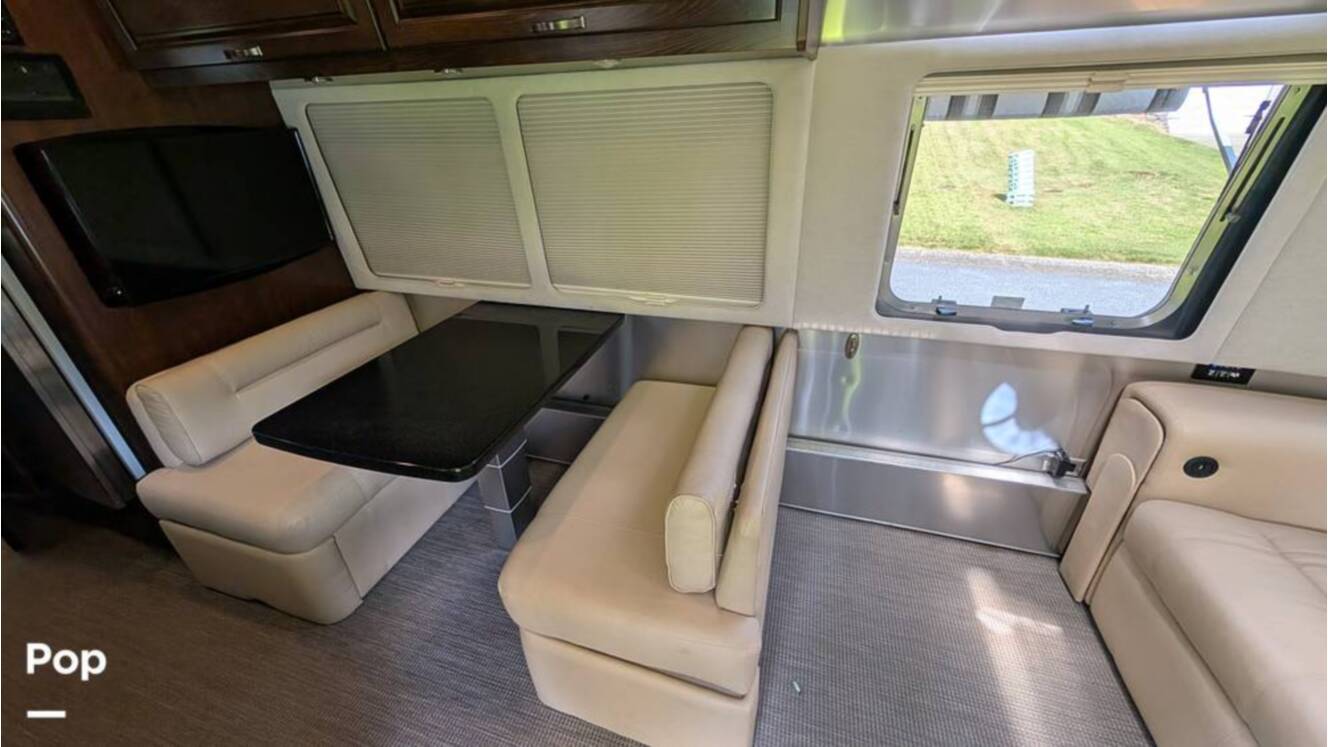 A photo of this 2018 Airstream Classic 30RB