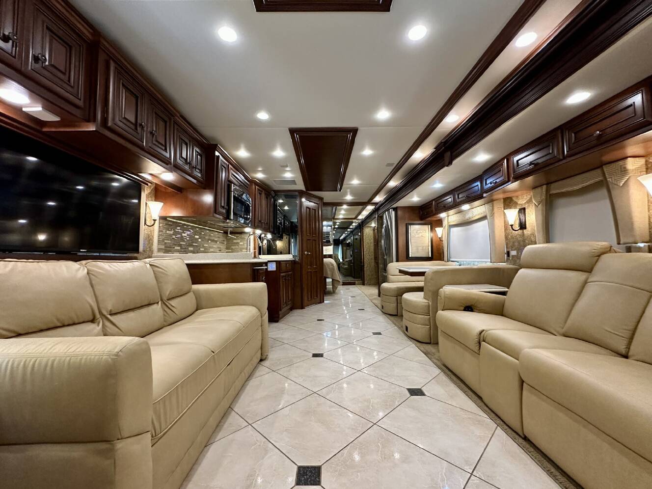 A photo of this 2014 Newmar Dutch Star 4018