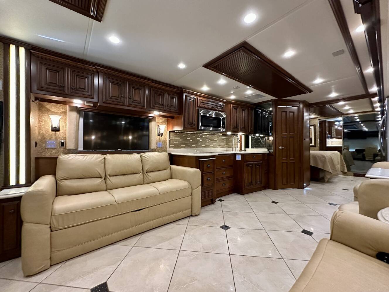 A photo of this 2014 Newmar Dutch Star 4018