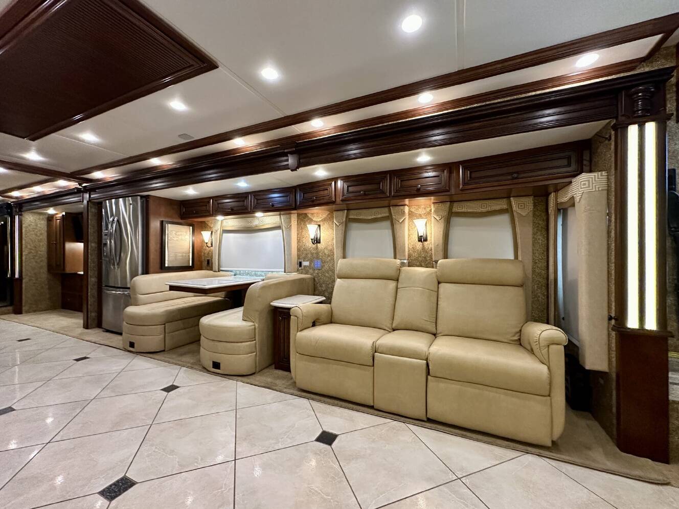 A photo of this 2014 Newmar Dutch Star 4018