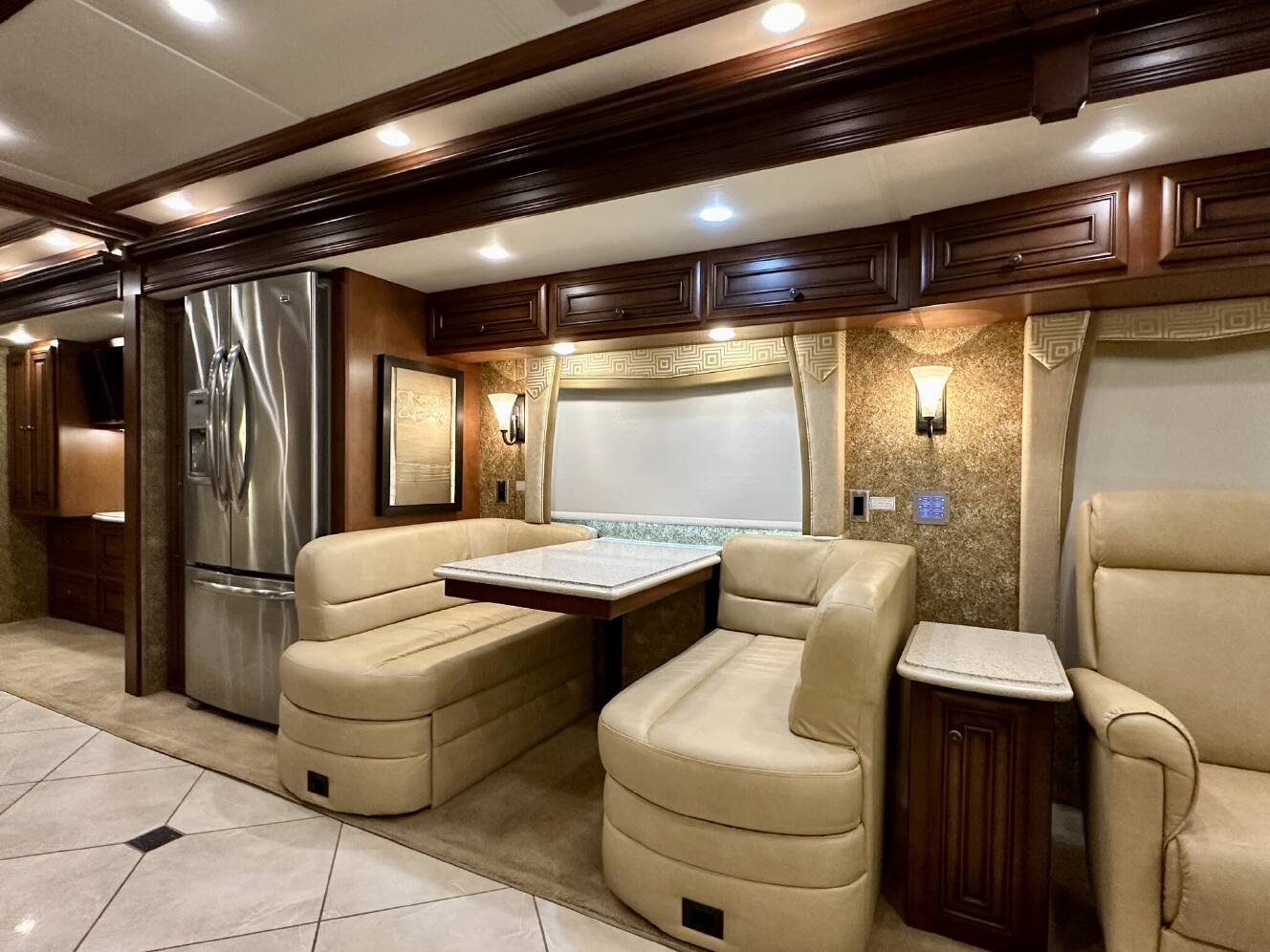 A photo of this 2014 Newmar Dutch Star 4018