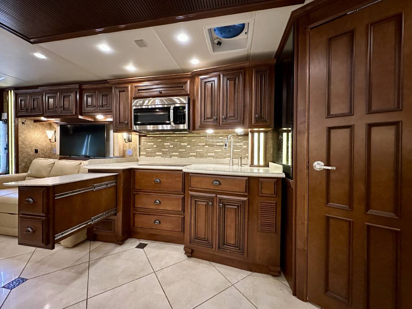 A photo of this 2014 Newmar Dutch Star 4018