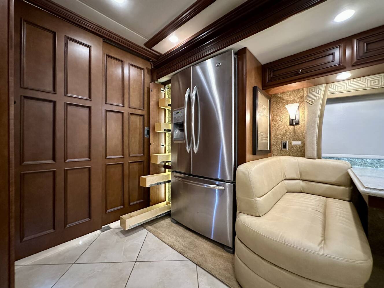 A photo of this 2014 Newmar Dutch Star 4018