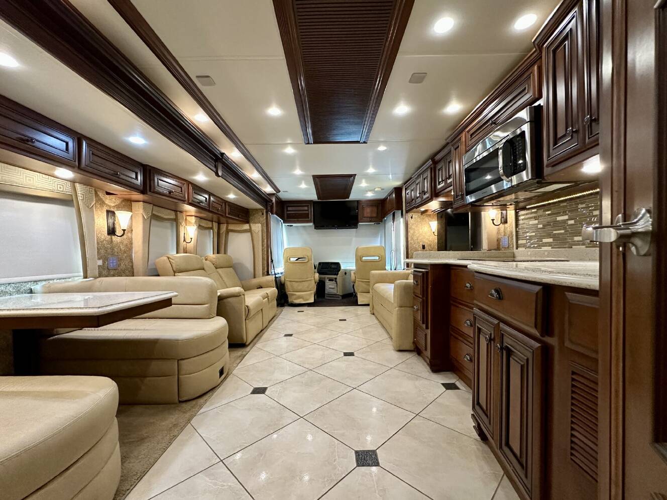 A photo of this 2014 Newmar Dutch Star 4018