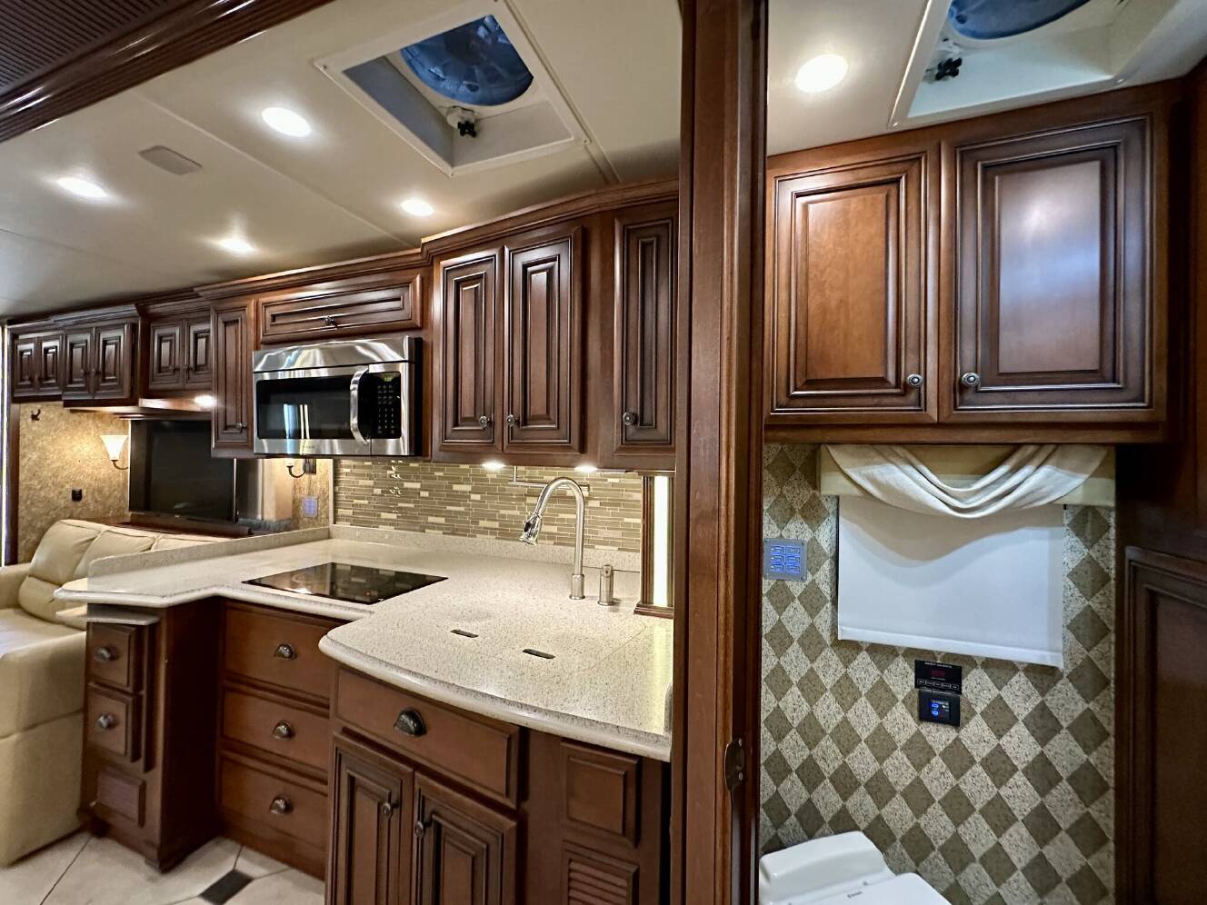 A photo of this 2014 Newmar Dutch Star 4018
