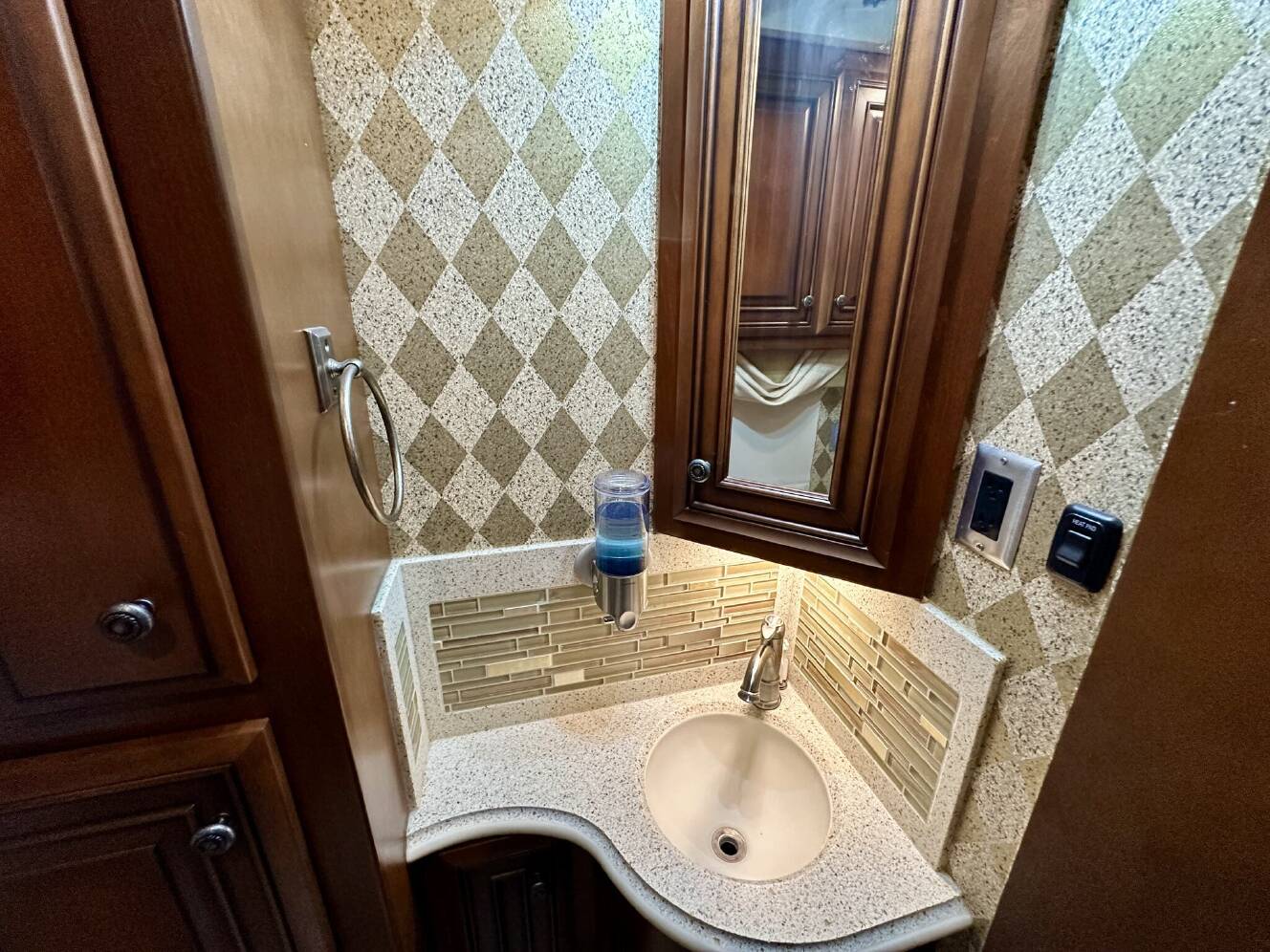 A photo of this 2014 Newmar Dutch Star 4018