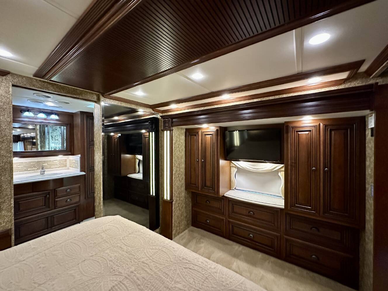 A photo of this 2014 Newmar Dutch Star 4018