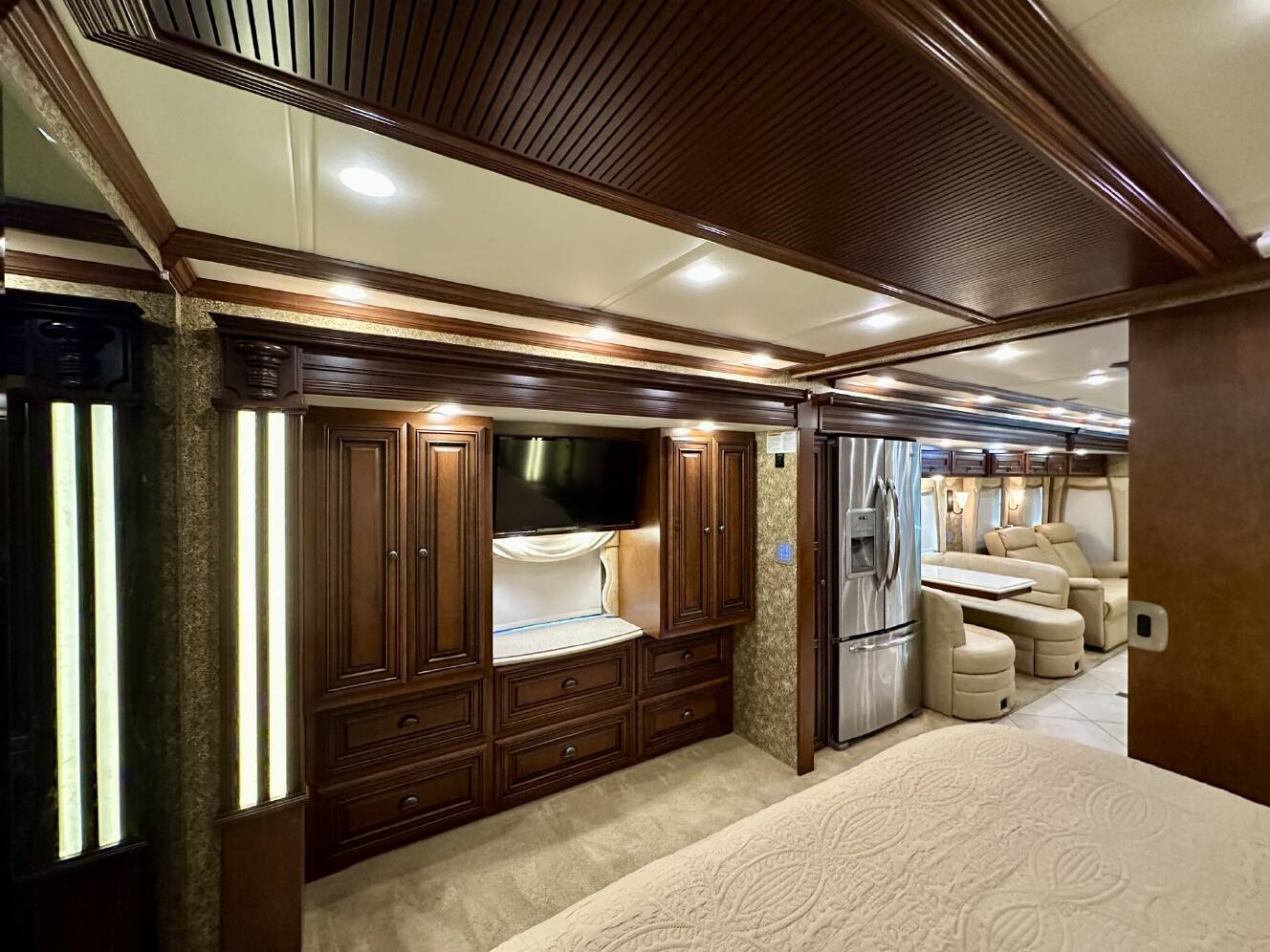 A photo of this 2014 Newmar Dutch Star 4018