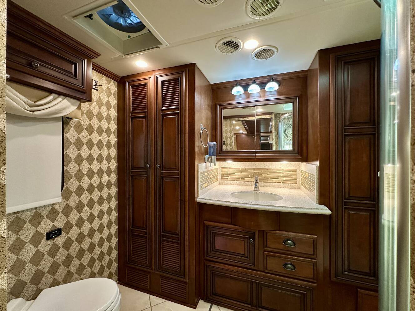 A photo of this 2014 Newmar Dutch Star 4018