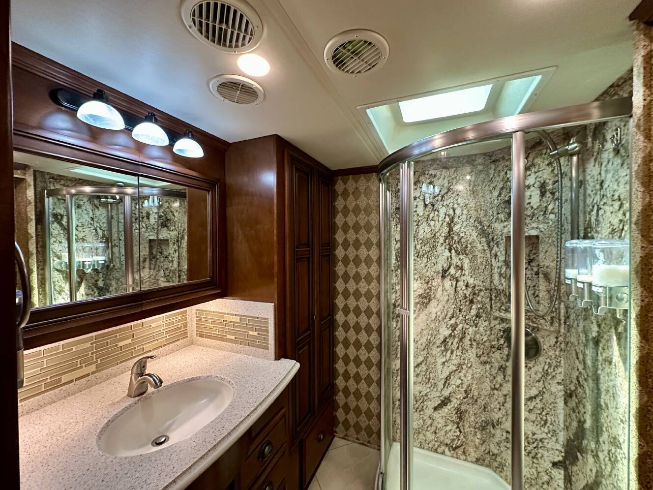 A photo of this 2014 Newmar Dutch Star 4018
