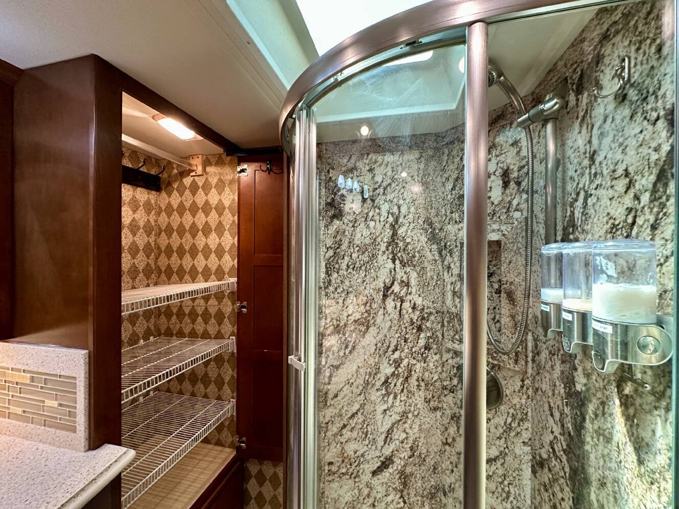 A photo of this 2014 Newmar Dutch Star 4018