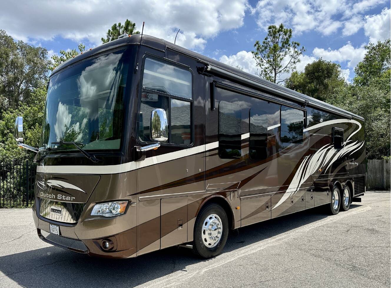 A photo of this 2014 Newmar Dutch Star 4018