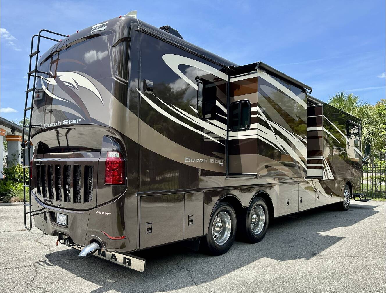 A photo of this 2014 Newmar Dutch Star 4018