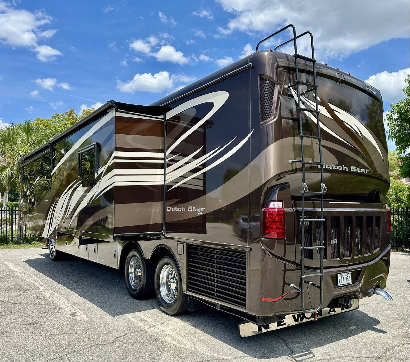 A photo of this 2014 Newmar Dutch Star 4018