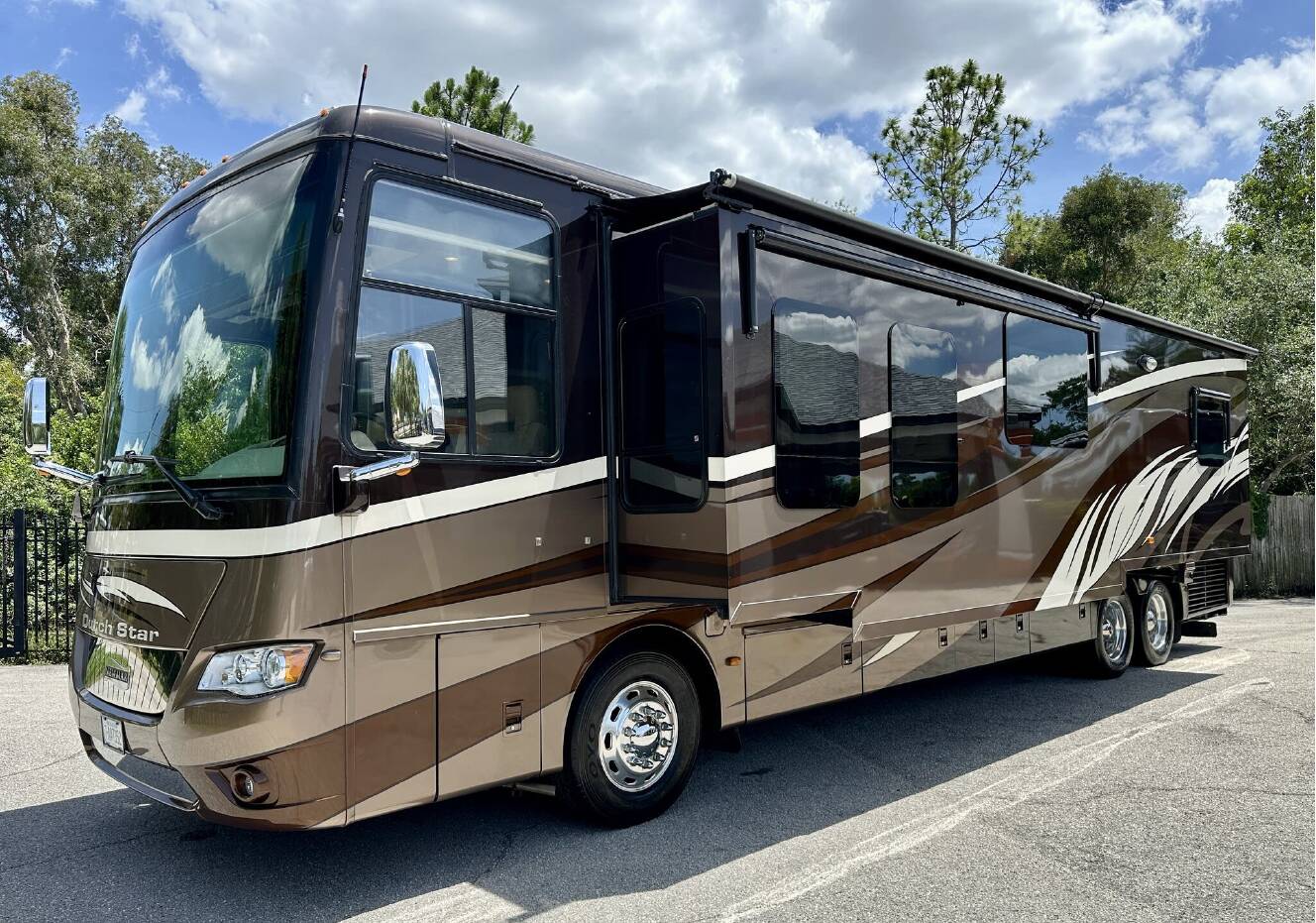 A photo of this 2014 Newmar Dutch Star 4018