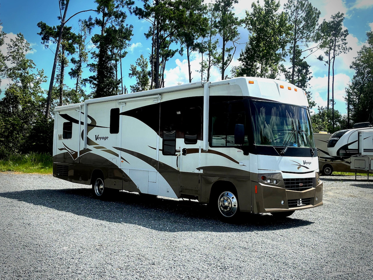 2006 Winnebago Voyage 35A in tallahassee FL