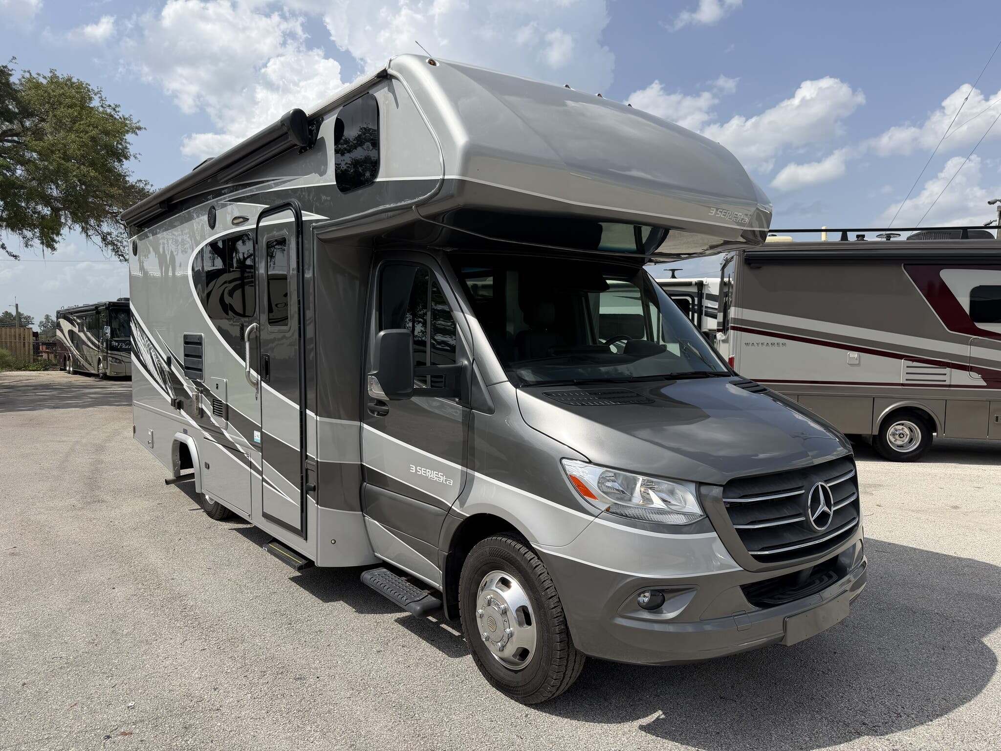 2022 Dynamax Corp Isata 3 Series 24FWM RV
