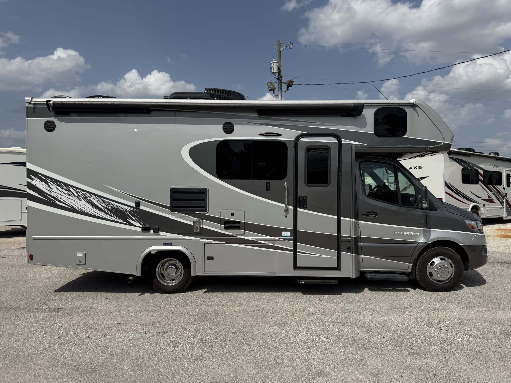 2022 Dynamax Corp Isata 3 Series 24FWM in apopka FL