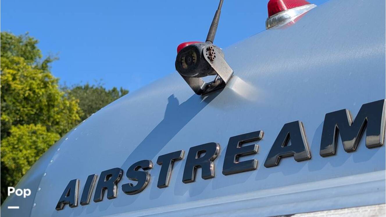 A photo of this 2018 Airstream Classic 30RB