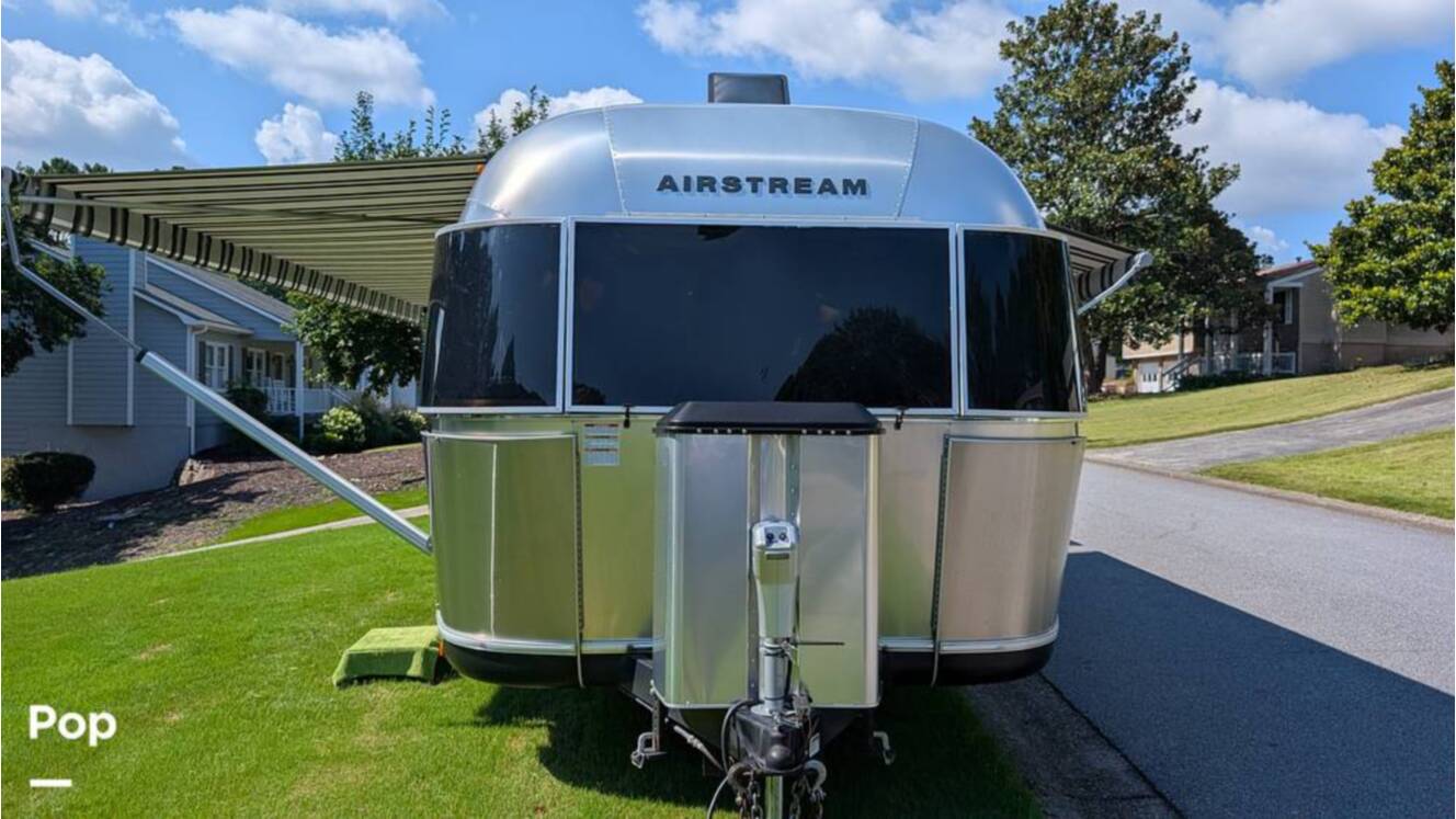A photo of this 2018 Airstream Classic 30RB