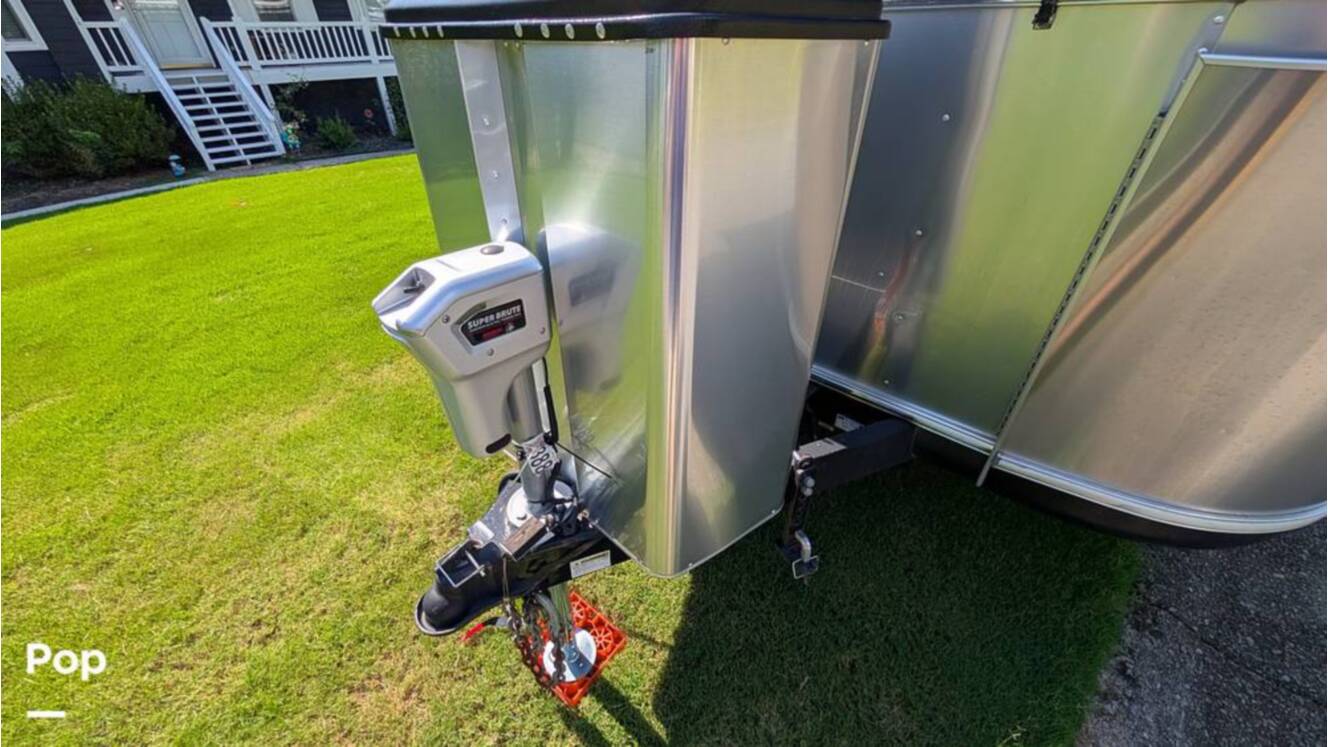 A photo of this 2018 Airstream Classic 30RB