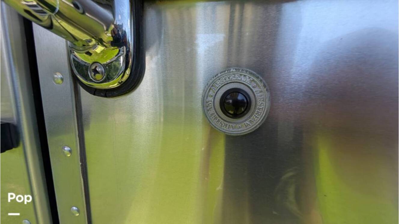 A photo of this 2018 Airstream Classic 30RB