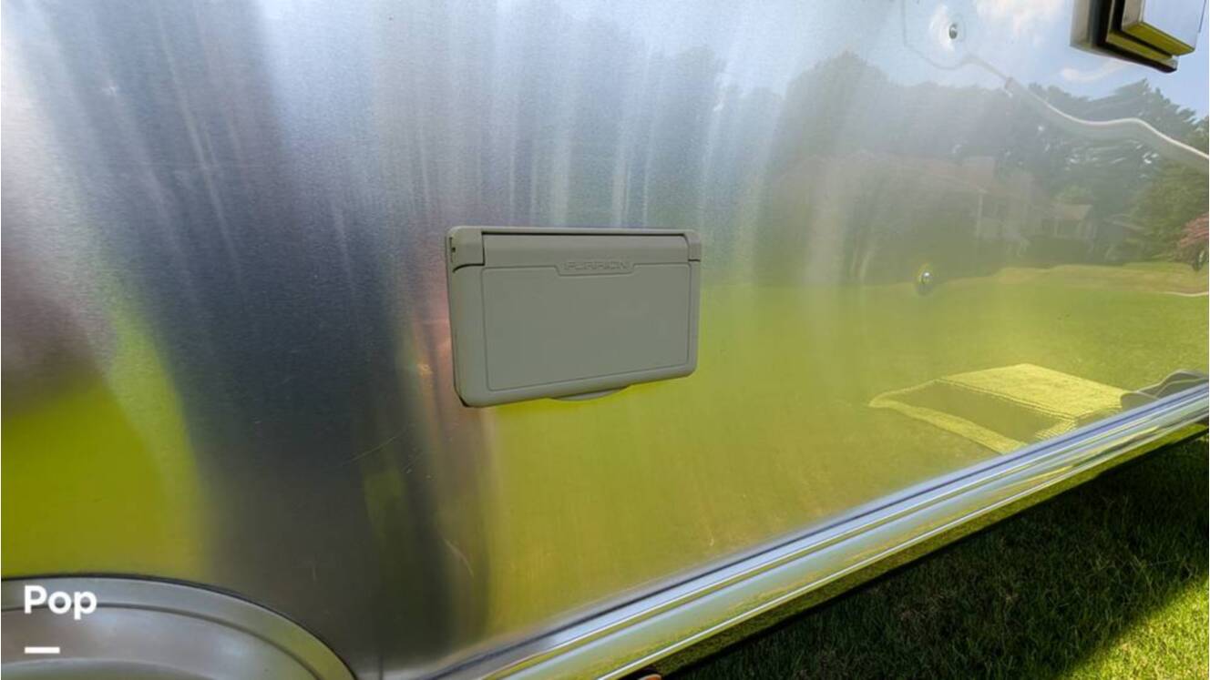 A photo of this 2018 Airstream Classic 30RB