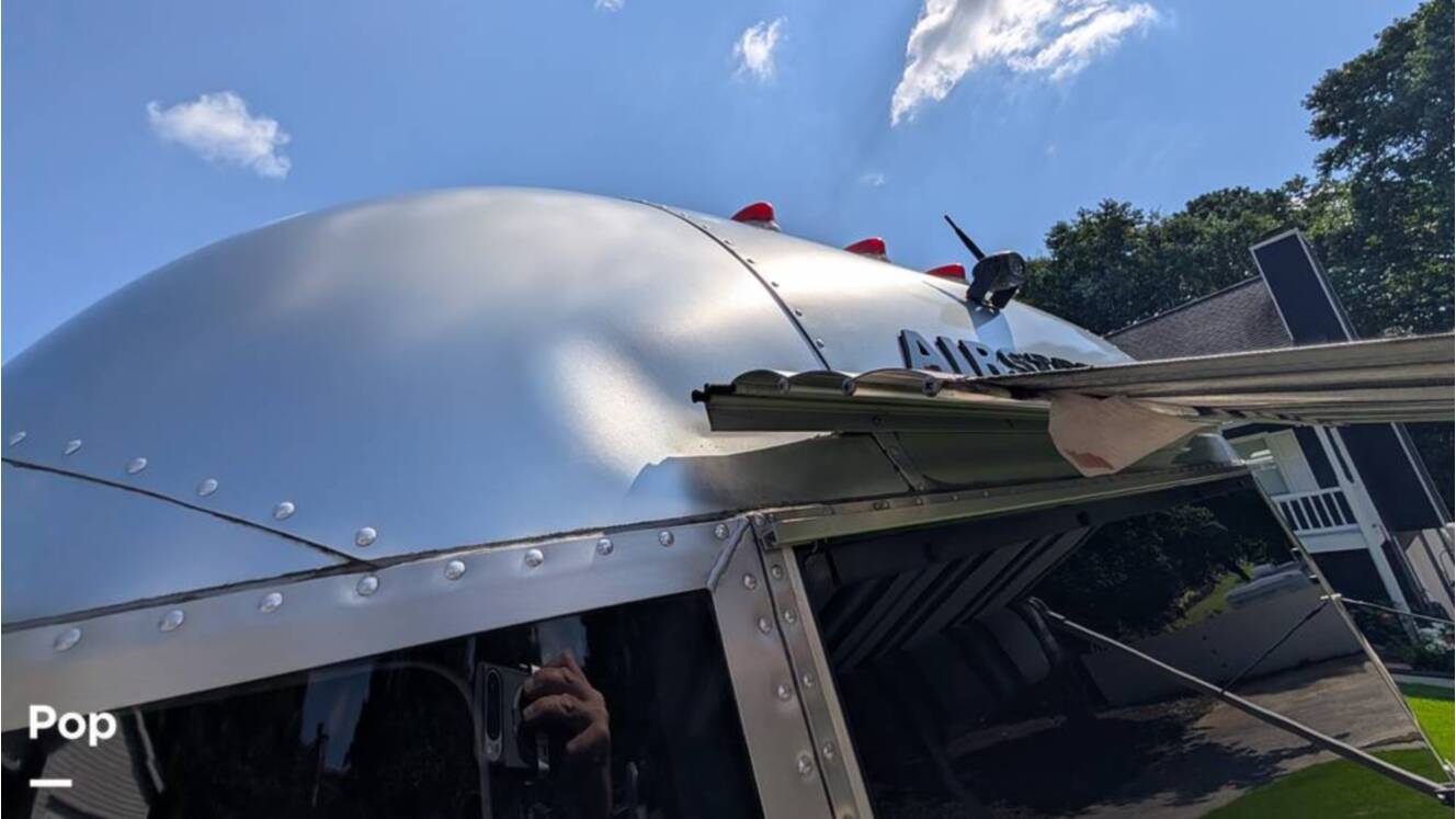 A photo of this 2018 Airstream Classic 30RB