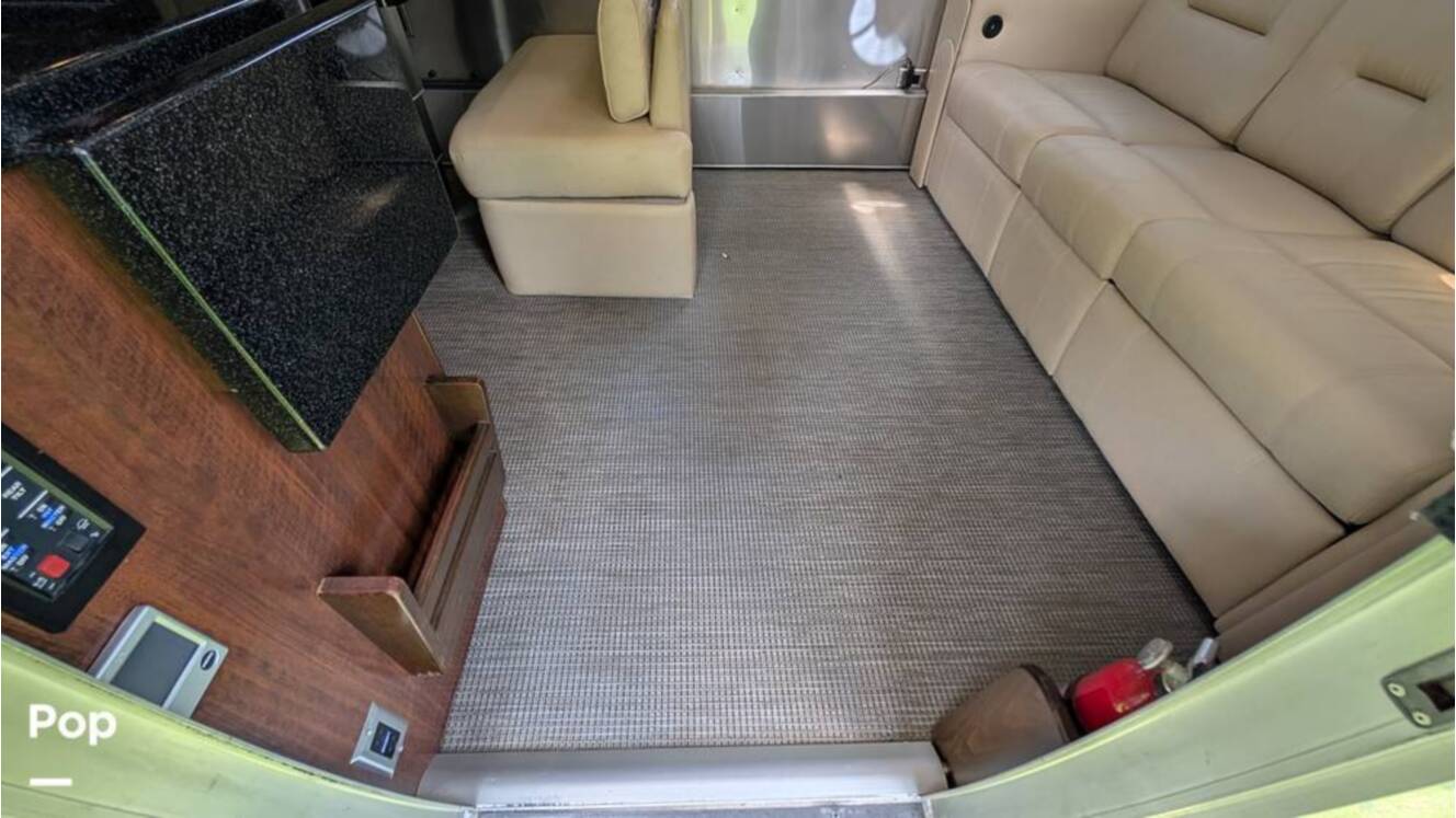 A photo of this 2018 Airstream Classic 30RB