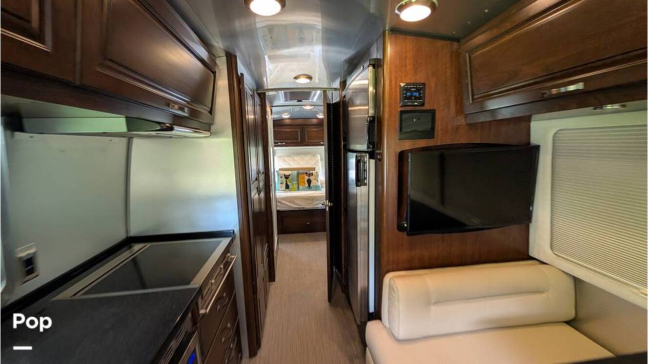 A photo of this 2018 Airstream Classic 30RB