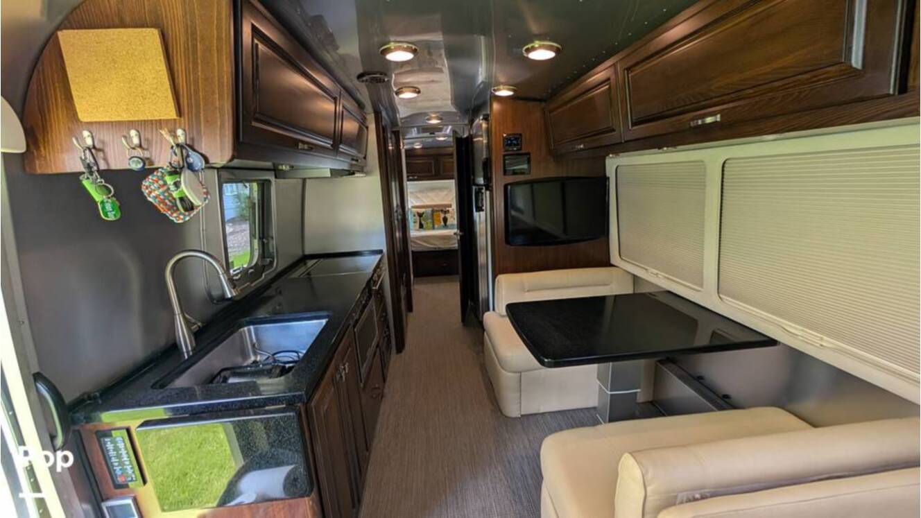 A photo of this 2018 Airstream Classic 30RB