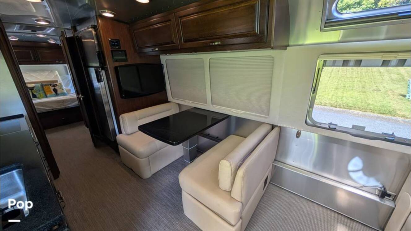 A photo of this 2018 Airstream Classic 30RB