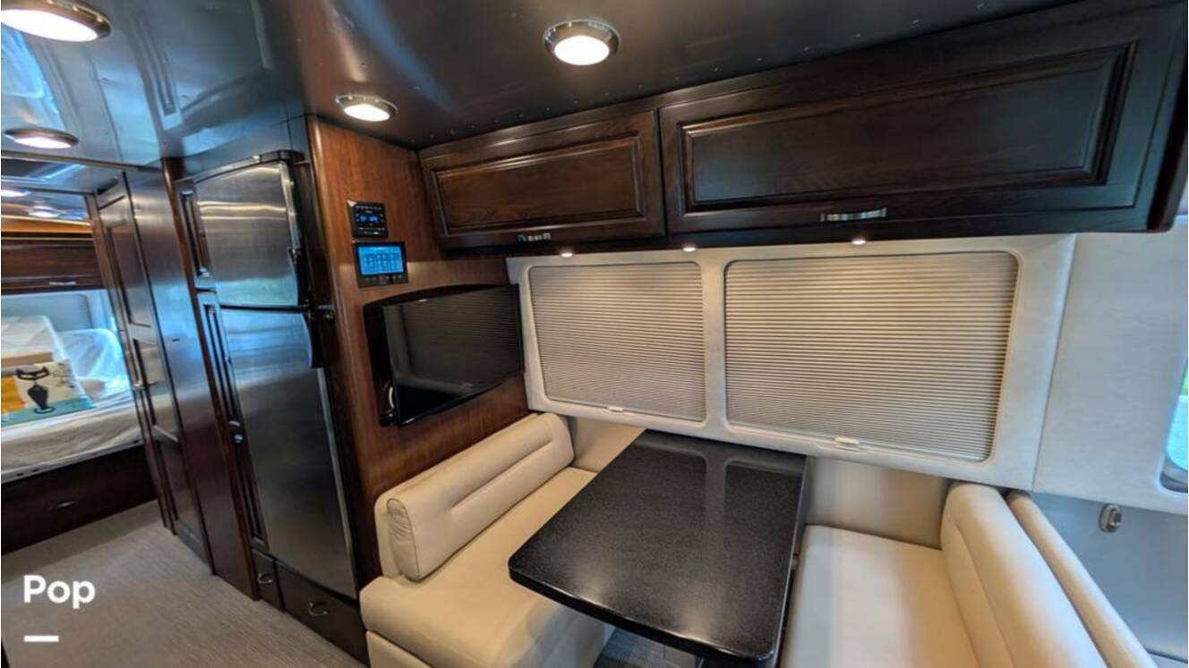 A photo of this 2018 Airstream Classic 30RB