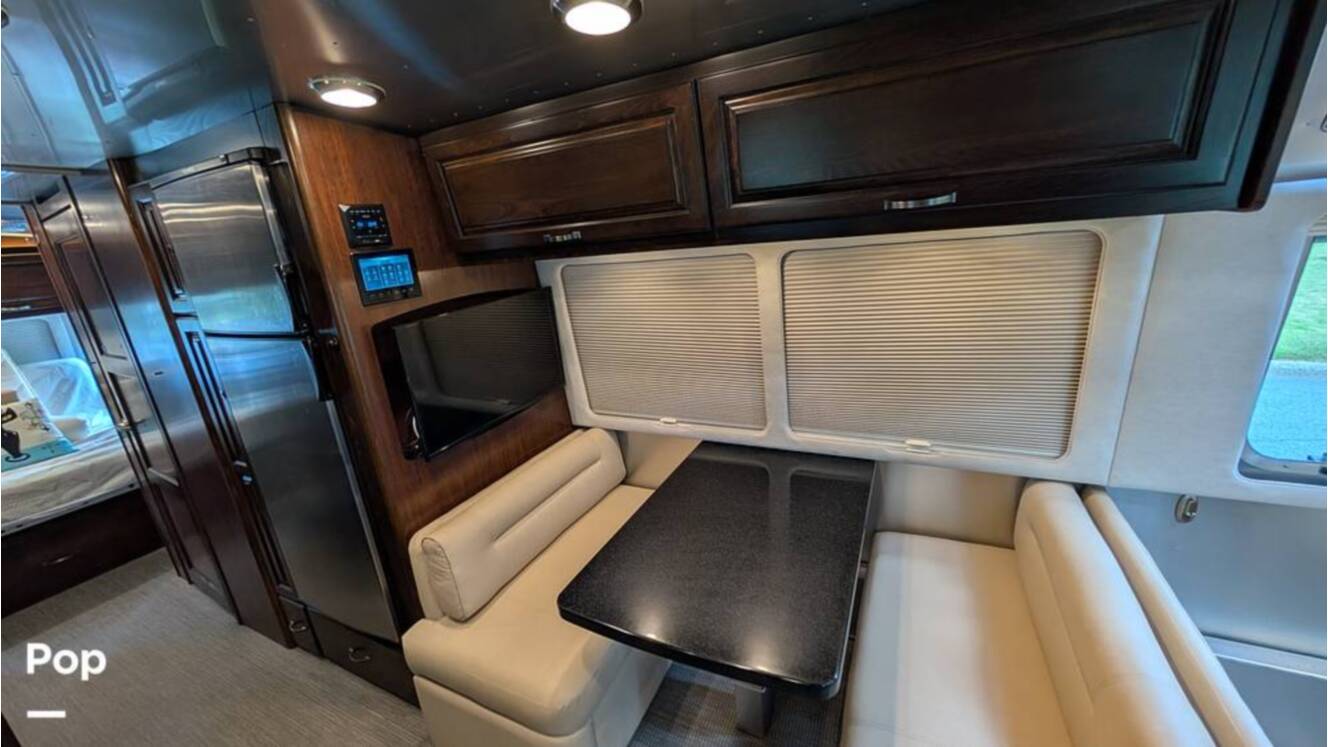 A photo of this 2018 Airstream Classic 30RB