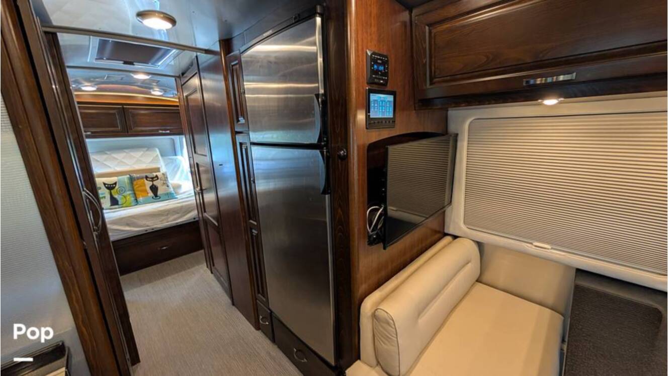 A photo of this 2018 Airstream Classic 30RB
