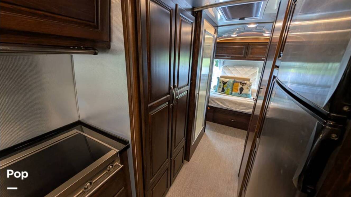 A photo of this 2018 Airstream Classic 30RB