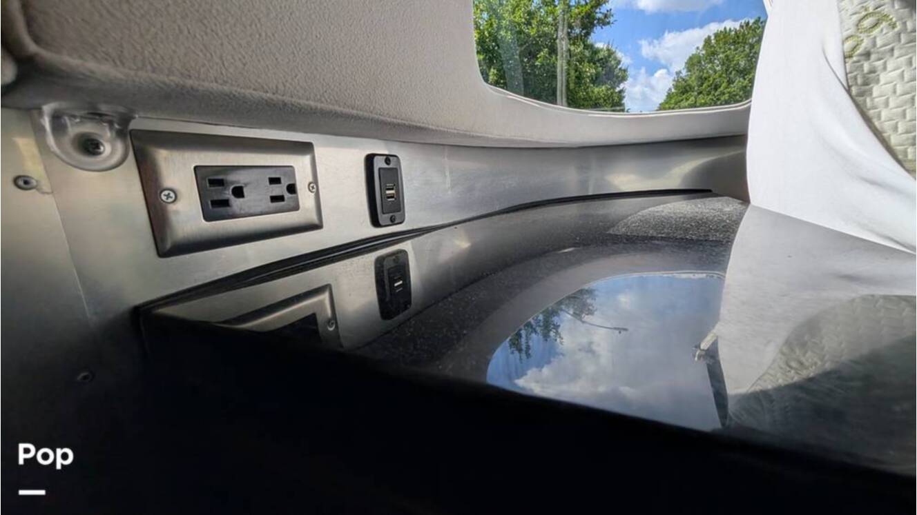 A photo of this 2018 Airstream Classic 30RB