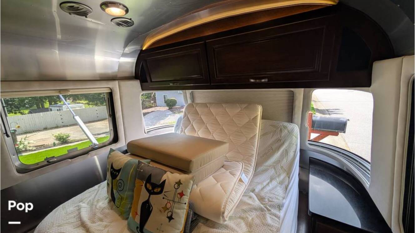 A photo of this 2018 Airstream Classic 30RB