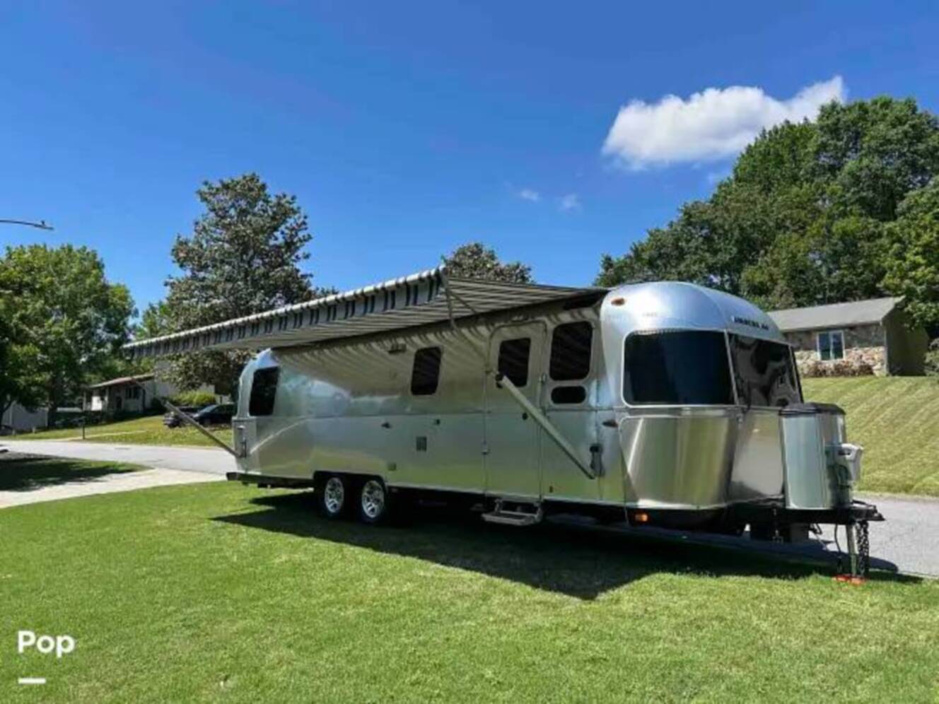 A photo of this 2018 Airstream Classic 30RB