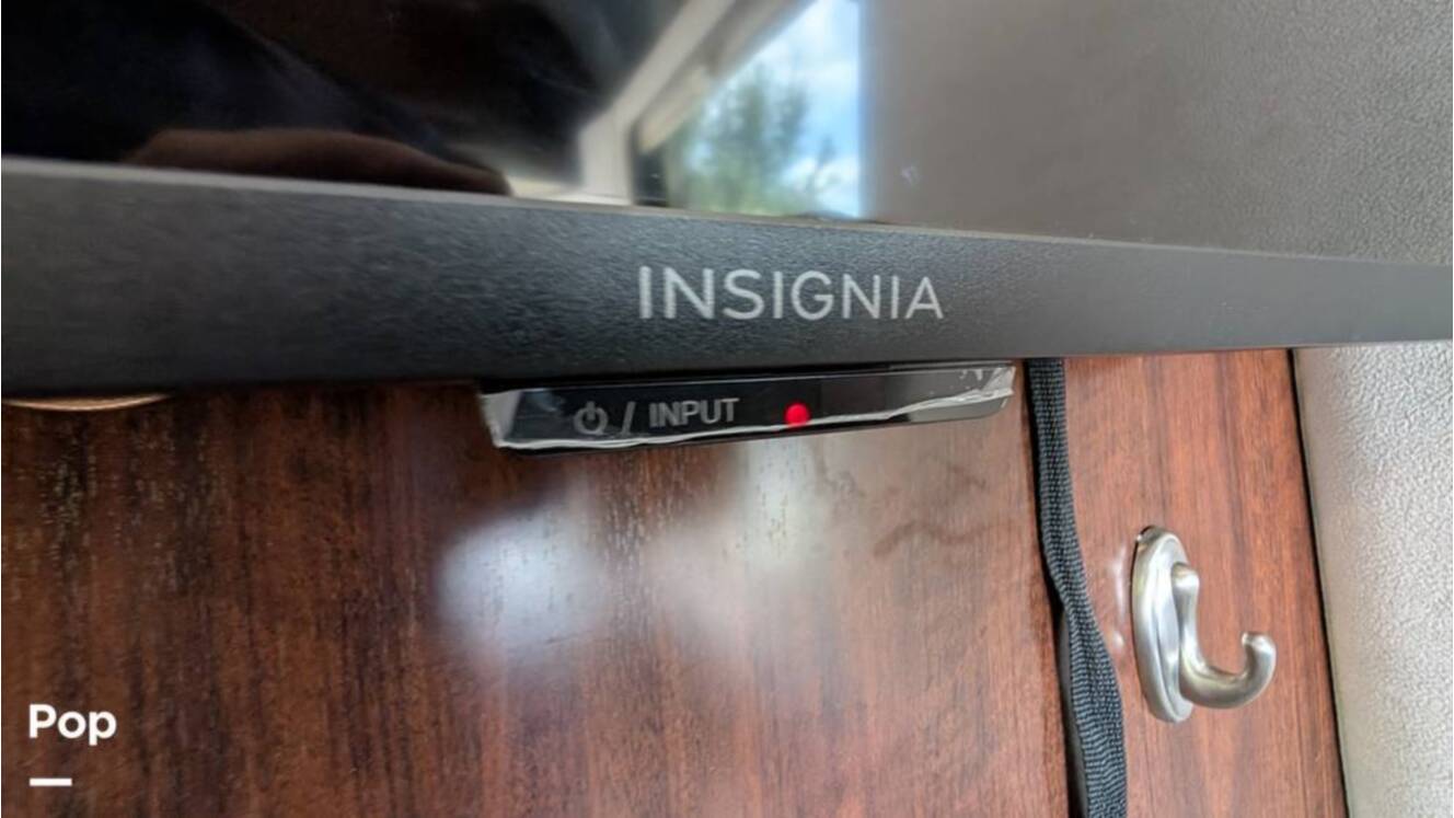 A photo of this 2018 Airstream Classic 30RB