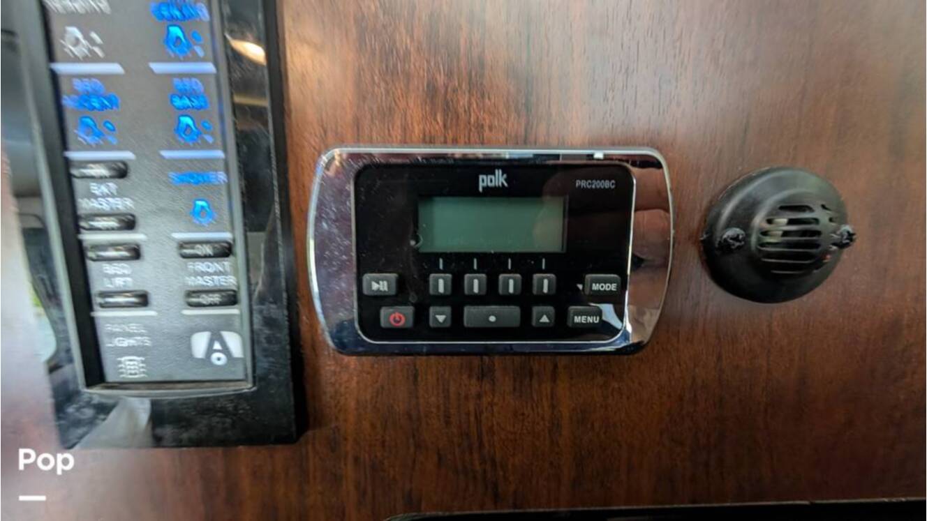 A photo of this 2018 Airstream Classic 30RB