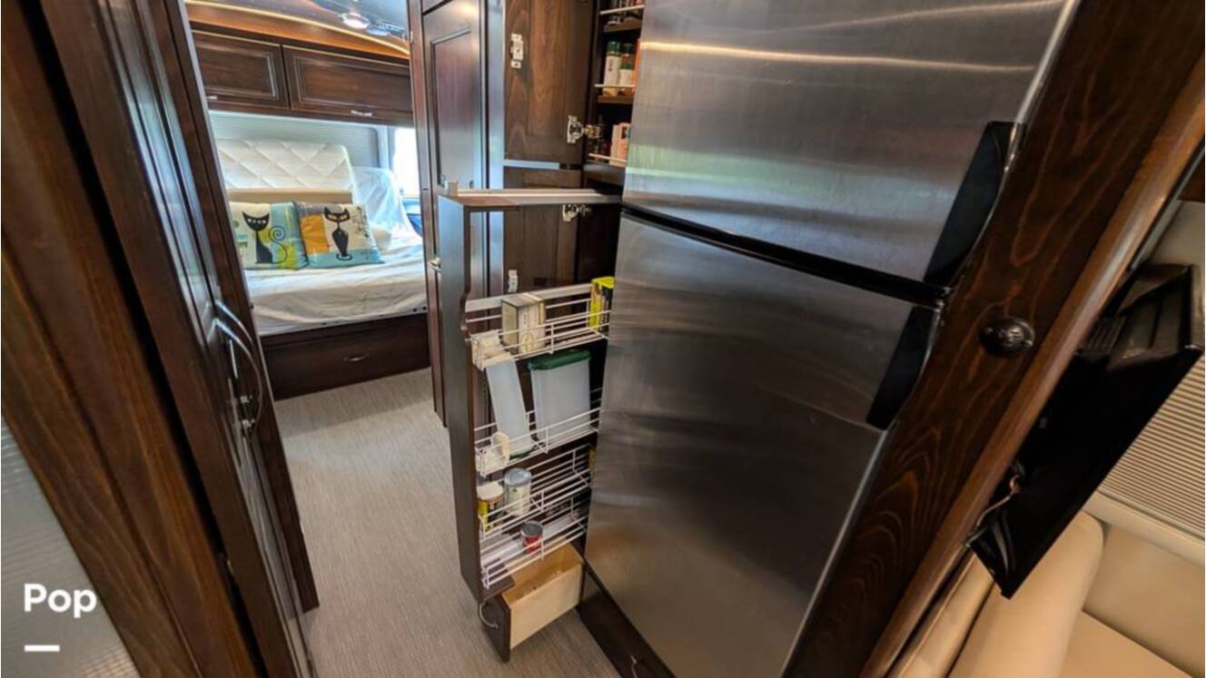 A photo of this 2018 Airstream Classic 30RB